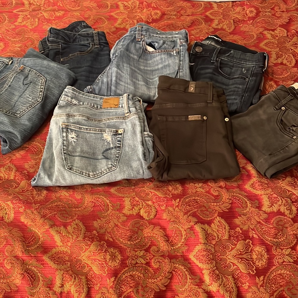 7 pairs of jeans sizes range from 4-6